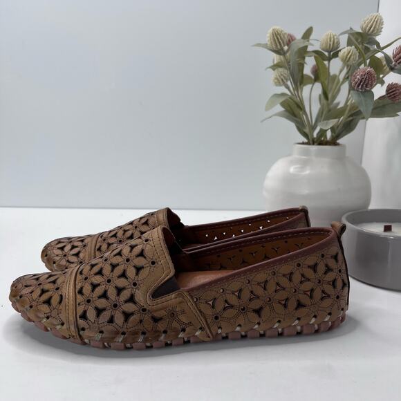Spring Step Flowerflow Slip on Laser Cut Flat Light Brown Women 10.5 NWOB - Picture 1 of 9